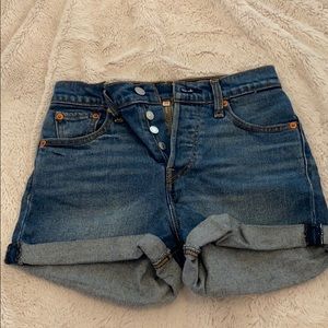 NWOT Levi’s Denim Shorts